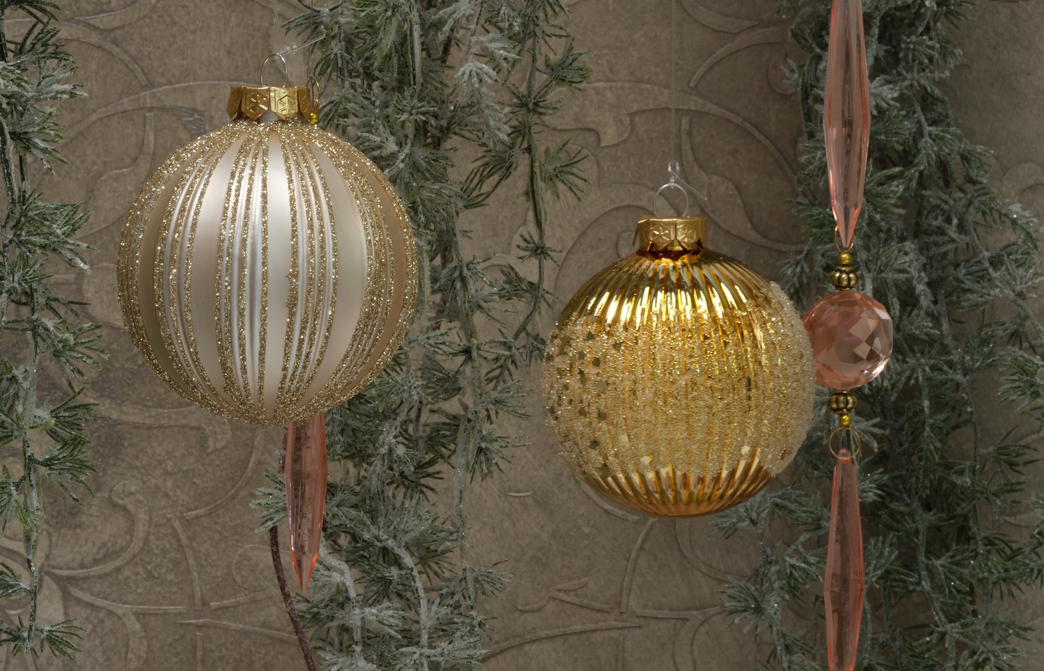 Weihnachtskugel Anhänger Gold m. Wellen K062578-a