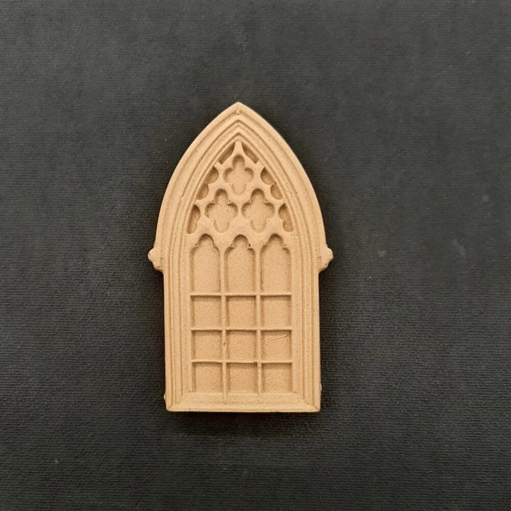 Dekoratives Holzfenster mit Schnitzereien - 9,7 cm x 6 cm D3606