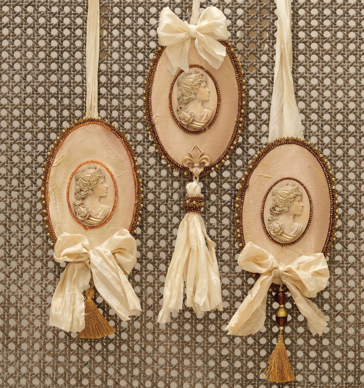 Ornamentaufhänger mit Gold-Quaste / V0192D.1102.07