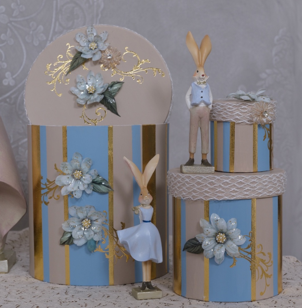 4 Bogen Folienblumen Beige mit Punkten
