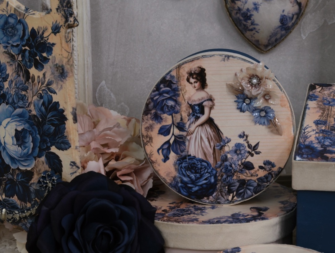 4 Bogen Folienblumen "Blau & Creme"