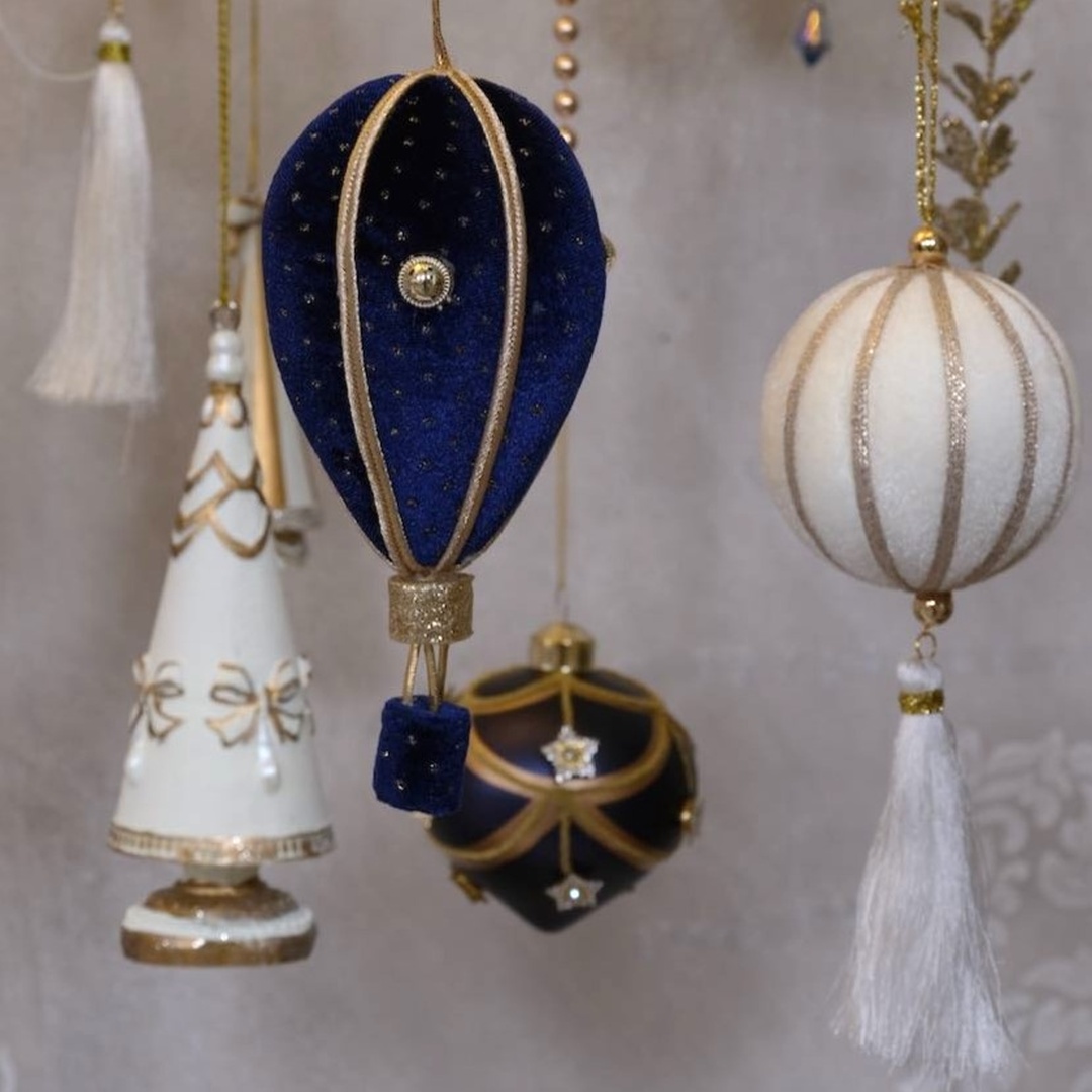 Verzierter Mini-Weihnachtsbaum "Weiß mit goldenen Schleifen" - 11cm K398535-b