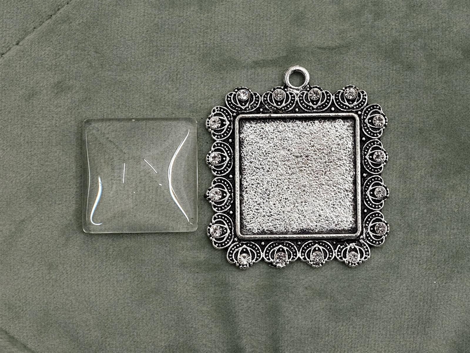 Glascabochon quadr., silber, Strass-Rahmen gezackt