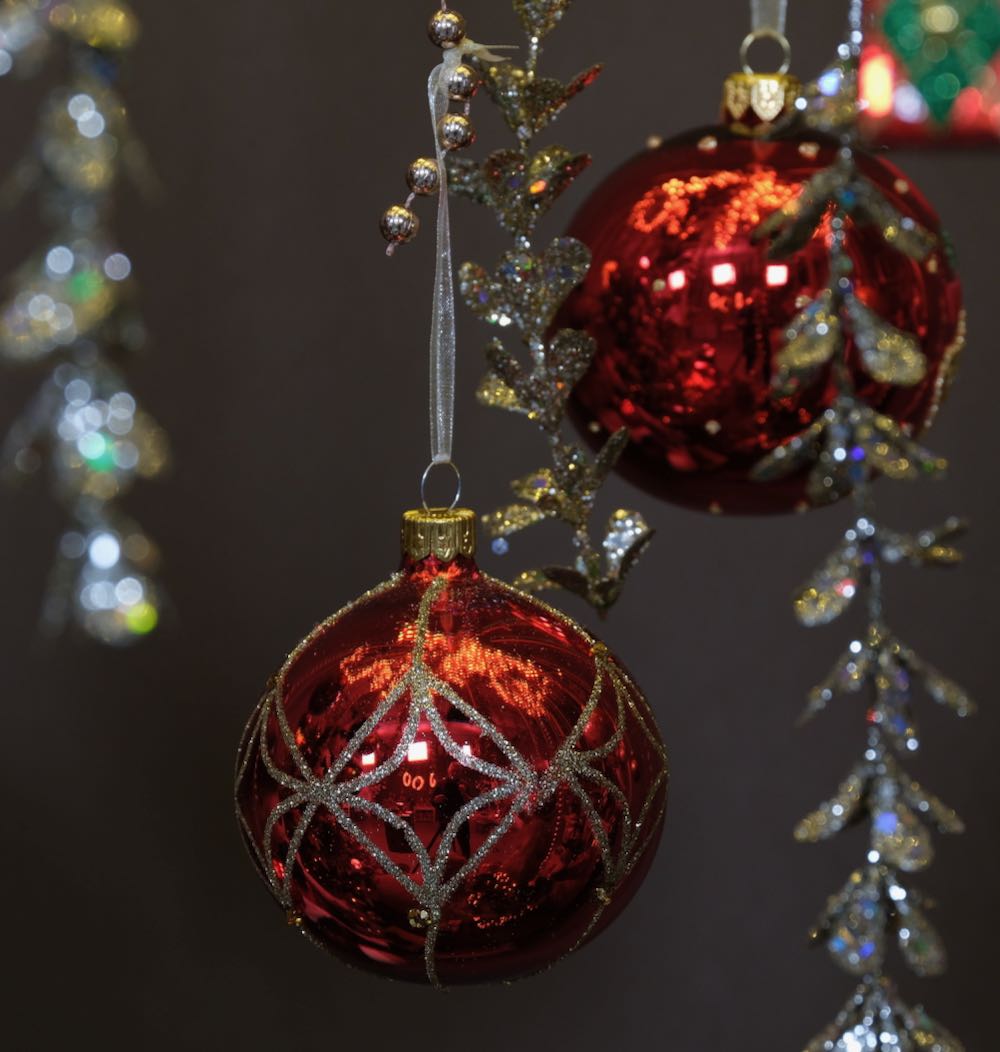 6 Handgemachte Weihnachtskugeln aus Glas - Rot/Weiá mit goldener Verzierung K081051