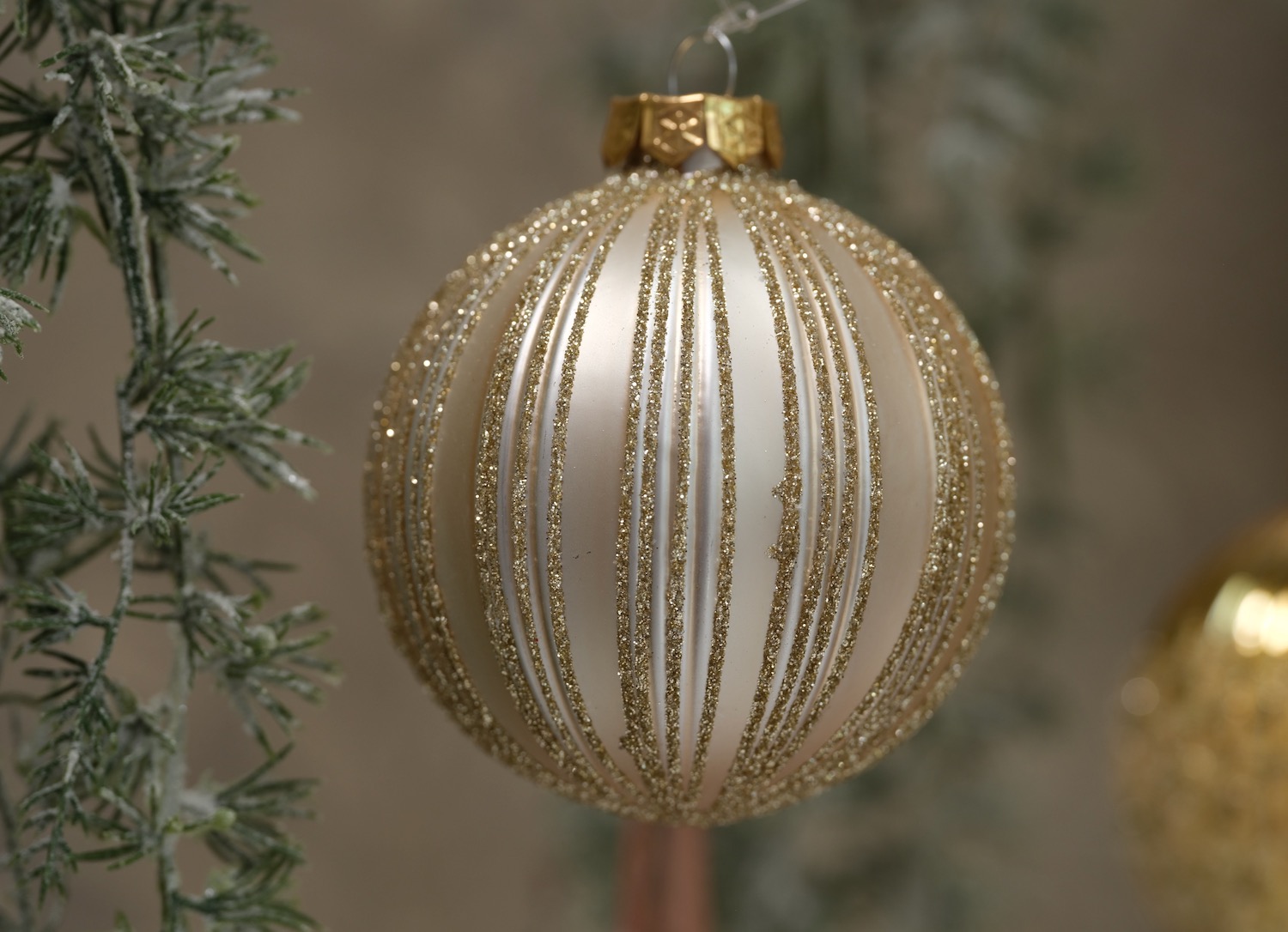 Weihnachtskugel Anhänger Gold m. Wellen K062578-a