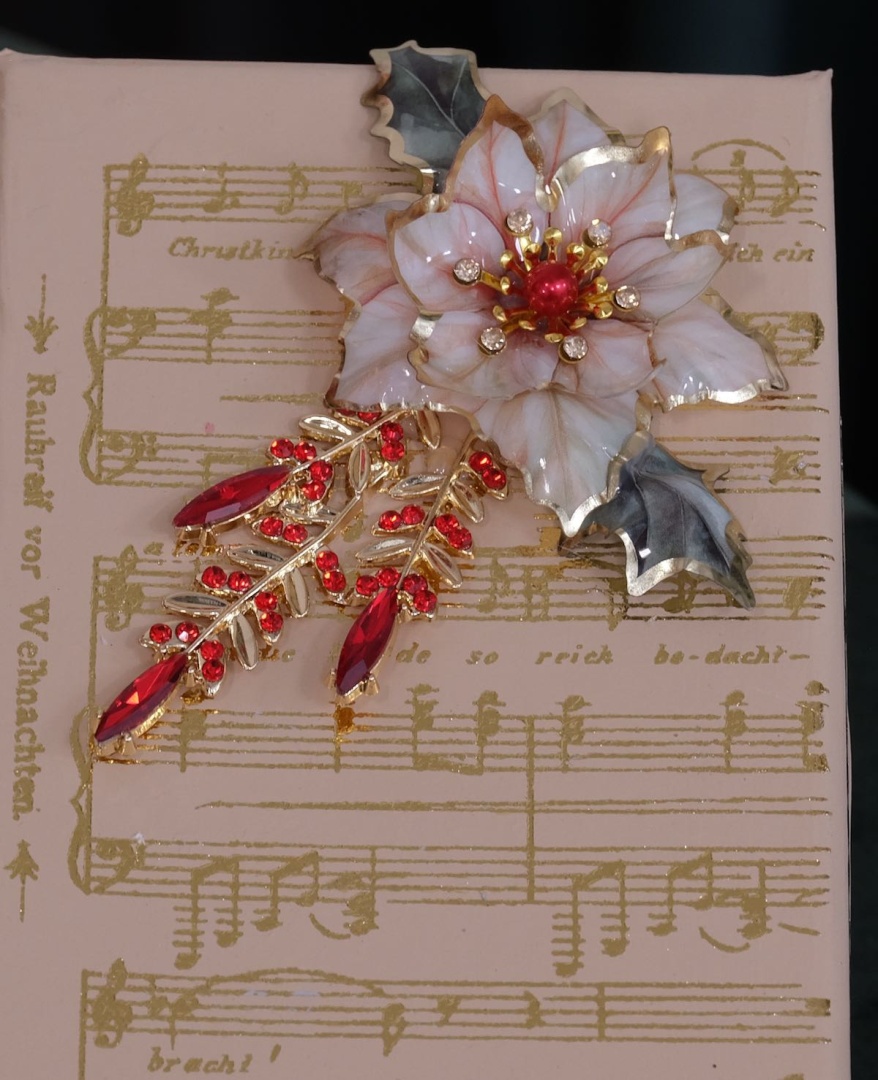 4 Bogen Folienblumen Rot & Gold "Weihnachten 2025" Teddy-05