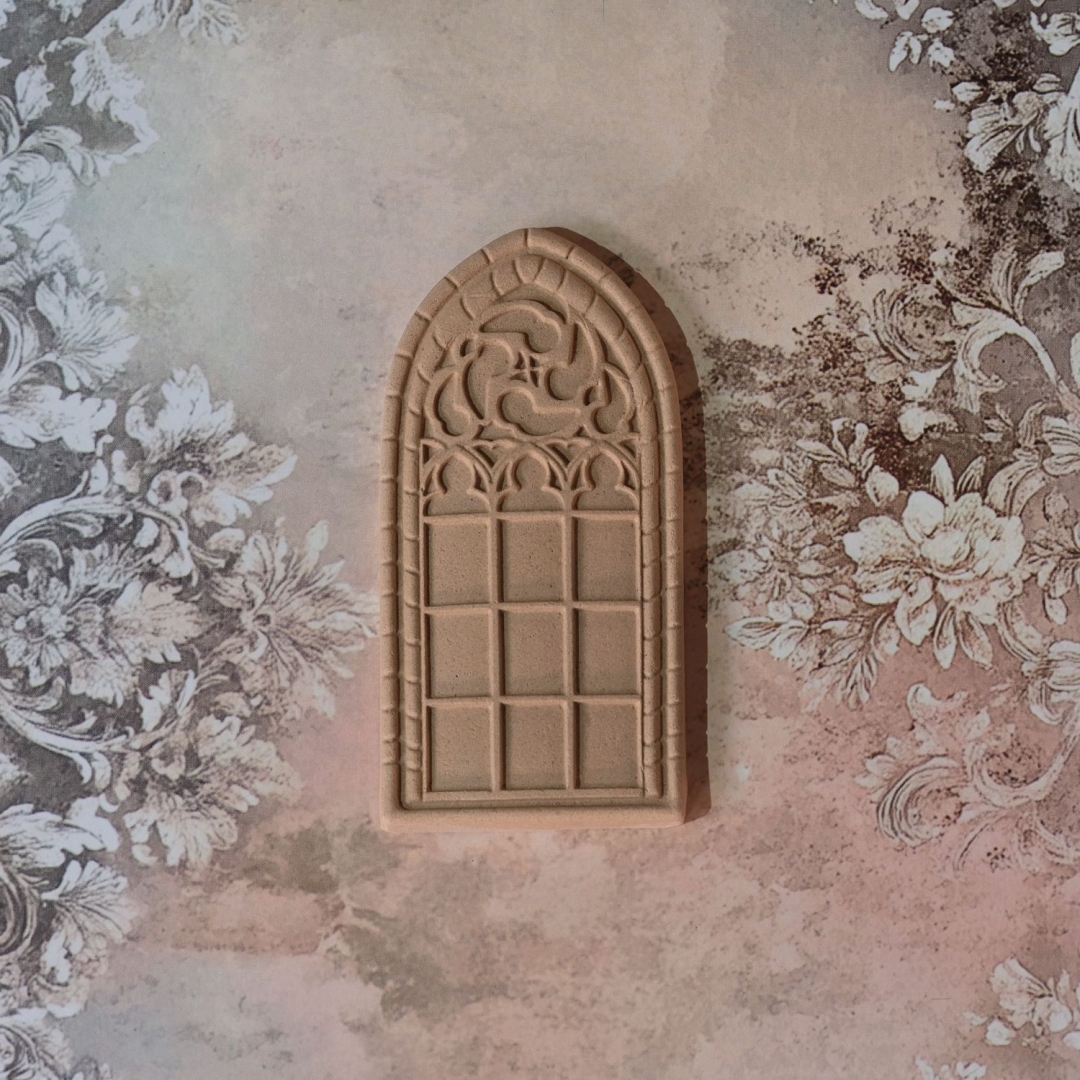 Dekoratives Holzfenster mit Schnitzereien 11,7 x 5,5 cm D3604