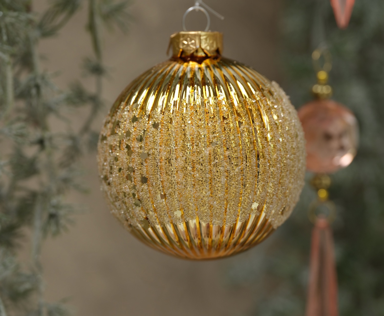 Weihnachtskugel Anhänger Gold m. Wellen K062578-a