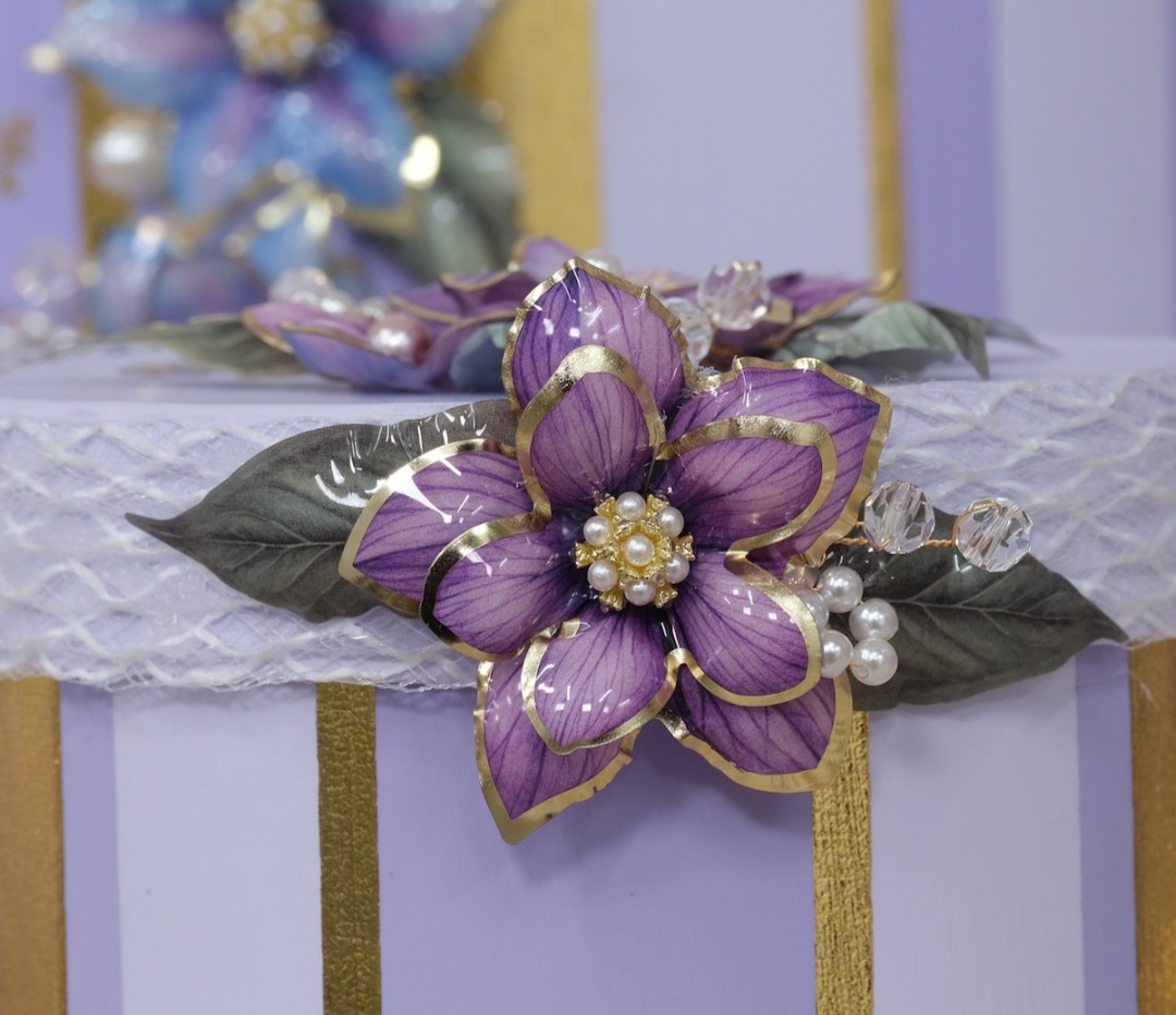 4 Bogen Folienblumen Lila mit Golddruck