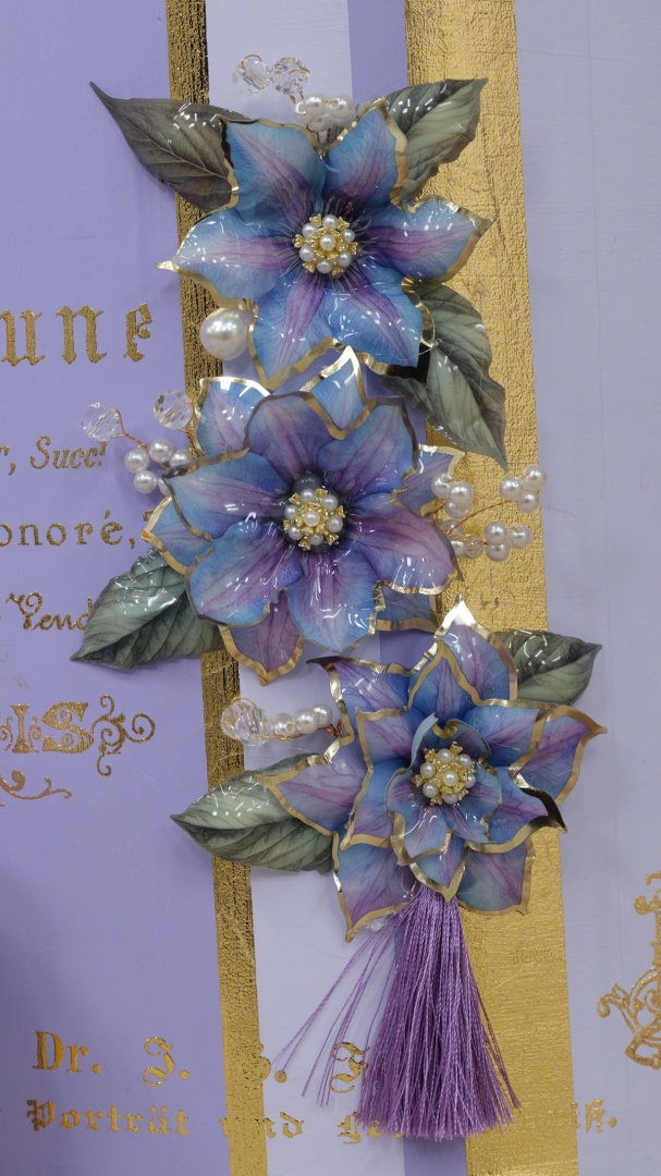 4 Bogen Folienblumen Lila mit Golddruck