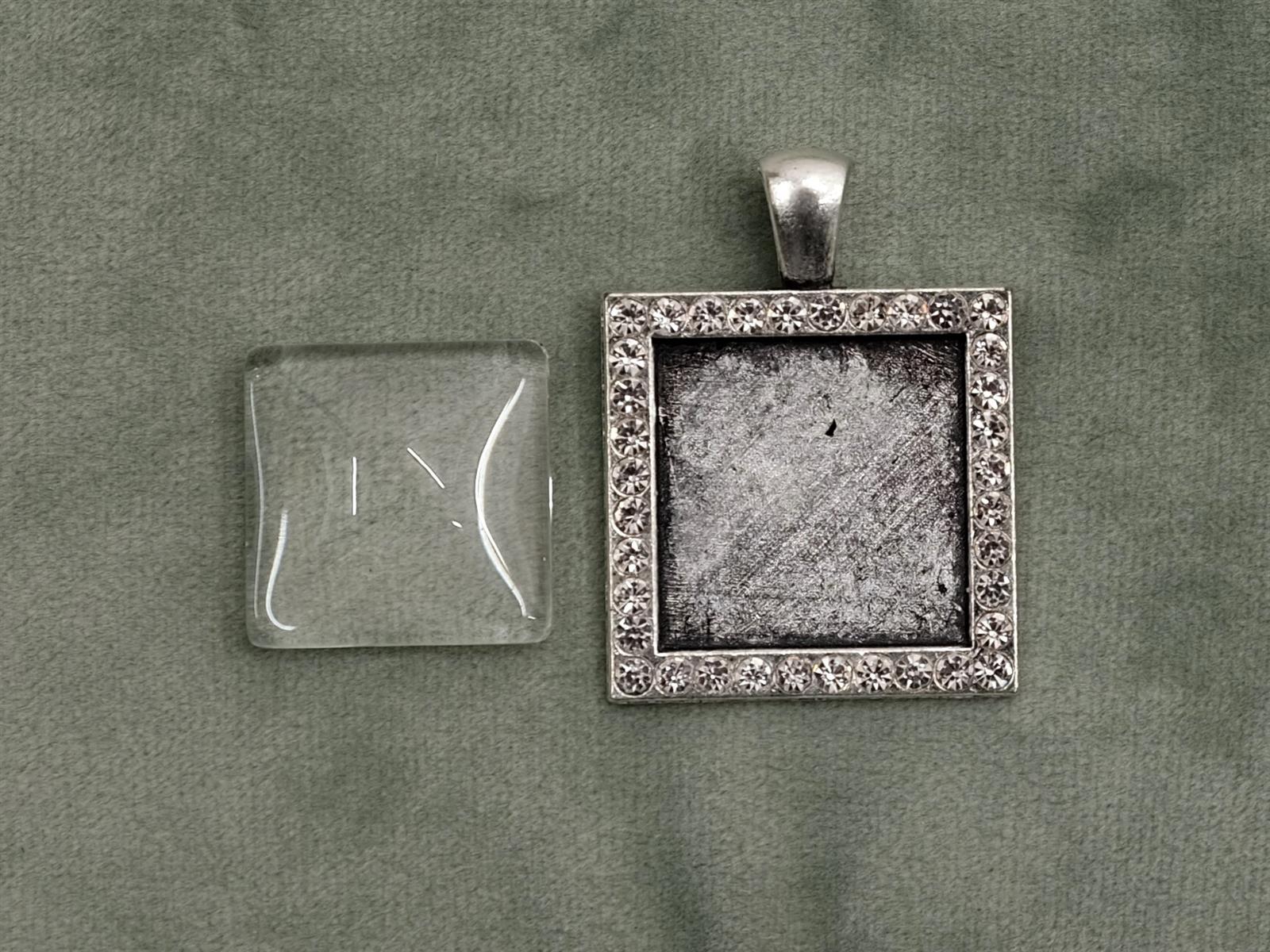 Glascabochon quadr., silber, Rahmen m. Strass außen