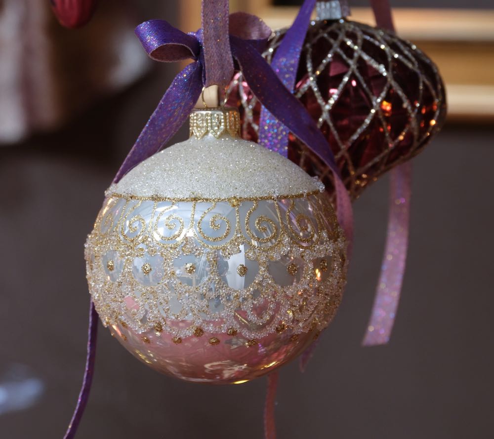 2er Set Handgemachte Weihnachtskugeln aus Glas verziert mit Gold - Rot/Beige K050841